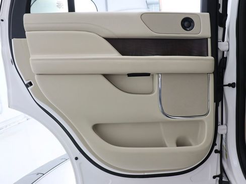 Used 2019 Lincoln Navigator Reserve AWD/4WD image 46