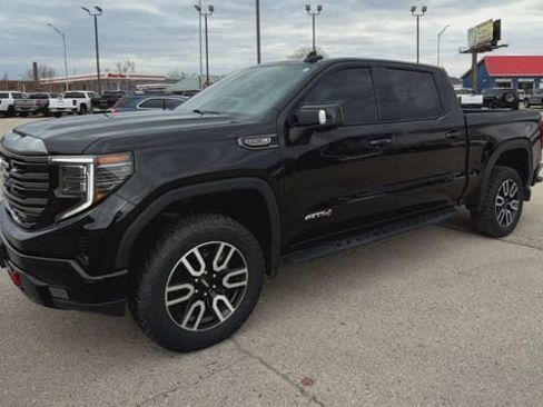 Used 2024 GMC Sierra 1500 AT4 w/ Technology Package image 5