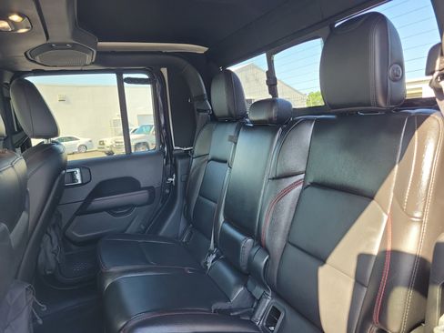Used 2021 Jeep Gladiator Rubicon AWD/4WD image 9