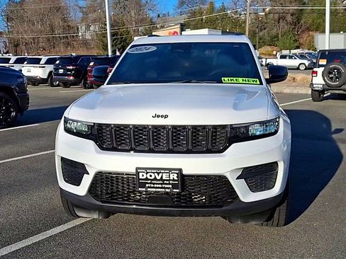 Certified 2024 Jeep Grand Cherokee Altitude image 3