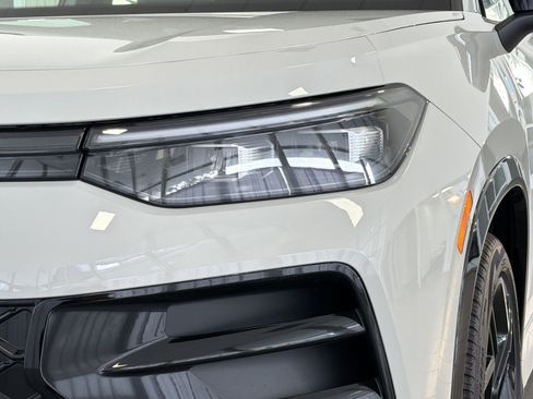 New 2026 Volkswagen Tiguan SE R-Line FWD image 11