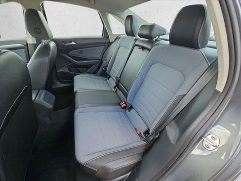 Used 2025 Volkswagen Jetta SE FWD image 16