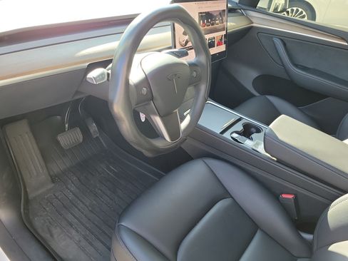 Used 2024 Tesla Model Y Long Range RWD image 19