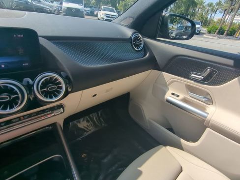Certified 2025 Mercedes-Benz GLA 250 image 4