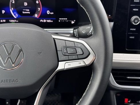 Used 2025 Volkswagen Taos SE image 26