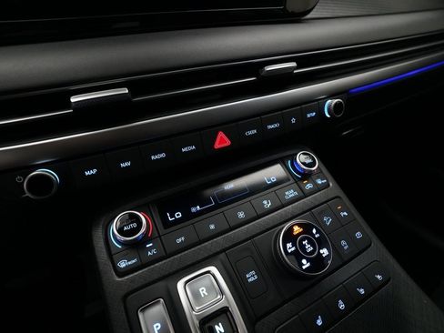 Used 2024 Hyundai Palisade Limited image 21