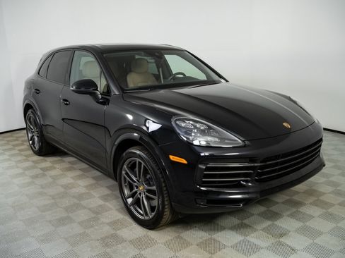 Certified 2022 Porsche Cayenne Platinum Edition w/ Premium Package Plus image 27