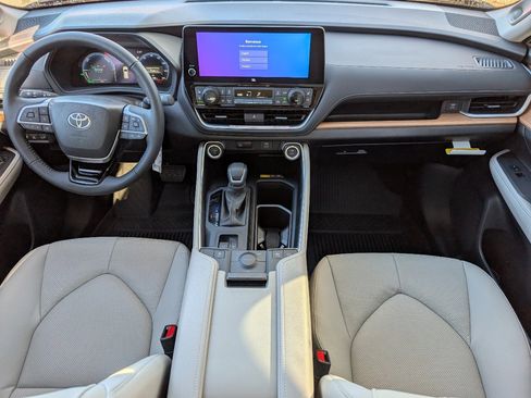 Used 2026 Toyota Grand Highlander Limited image 4