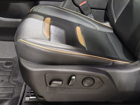 Used 2023 GMC Yukon XL AT4 image 45