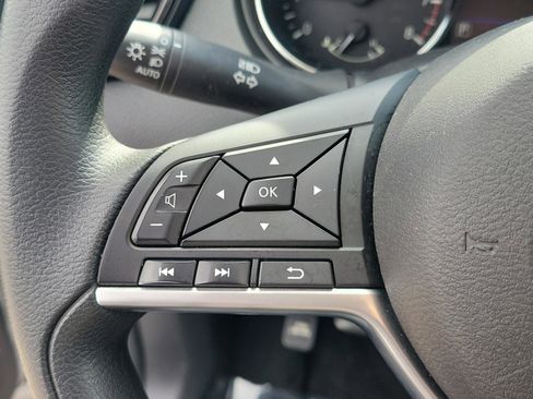 Used 2020 Nissan Rogue Sport S image 25