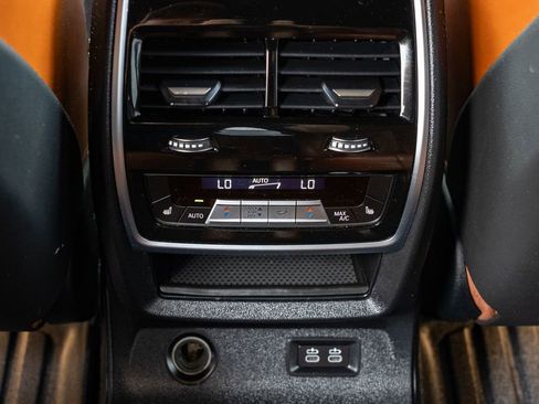 Used 2020 BMW X7 M50i w/ Dynamic Handling Package AWD/4WD image 9