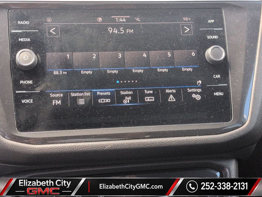 Used 2023 Volkswagen Tiguan SE FWD image 11