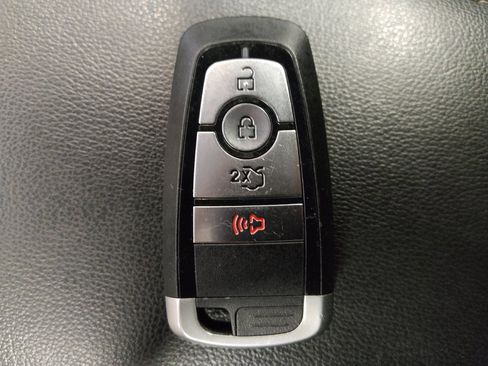 Used 2020 Ford Fusion SE FWD image 32