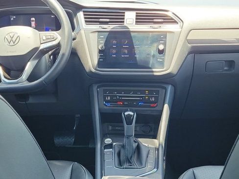 Used 2023 Volkswagen Tiguan SE FWD image 5