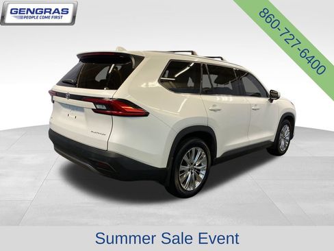 Used 2024 Toyota Grand Highlander AWD image 8