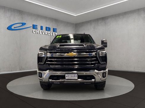 Used 2024 Chevrolet Silverado 3500 LTZ w/ LTZ Plus Package image 8
