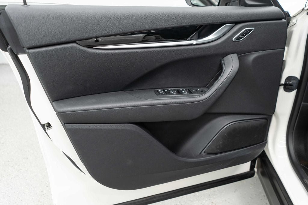 Used 2023 Maserati Levante GT AWD/4WD image 16