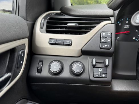 Certified 2020 GMC Yukon Denali w/ Denali Ultimate Package image 37