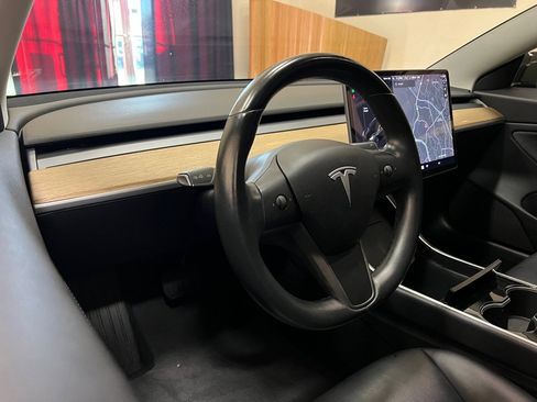 Used 2019 Tesla Model 3 Standard Range image 13