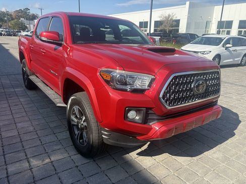 Used 2018 Toyota Tacoma TRD Sport image 5