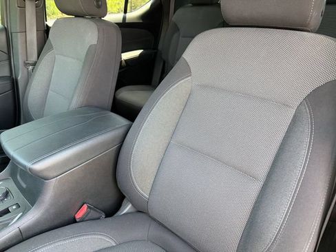 Used 2022 Chevrolet Traverse LT FWD image 15