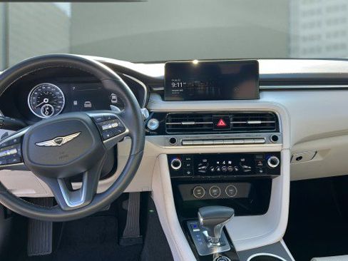 Used 2025 Genesis G70 2.5T image 19