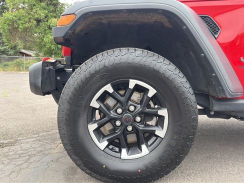 Used 2025 Jeep Wrangler Unlimited Rubicon AWD/4WD image 6