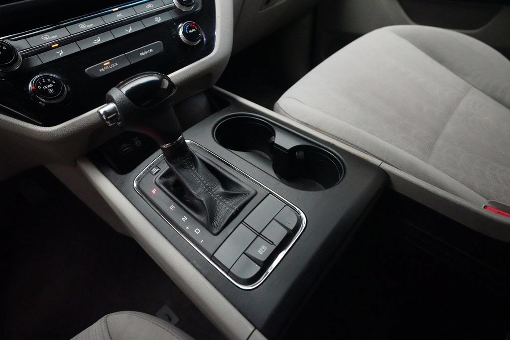 Used 2016 Kia Sedona LX FWD image 16