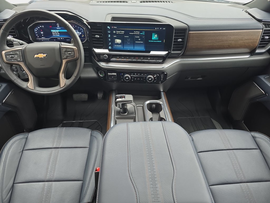 Used 2023 Chevrolet Silverado 1500 High Country w/ High Country Premium Package AWD/4WD image 10