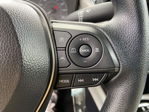 Used 2025 Toyota Corolla Cross L image 32