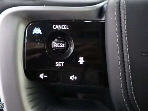 Used 2025 INFINITI QX80 Sensory image 17