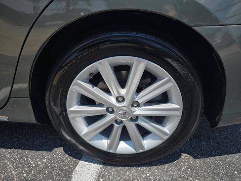 Used 2012 Toyota Camry XLE w/ Leather Pkg FWD image 11
