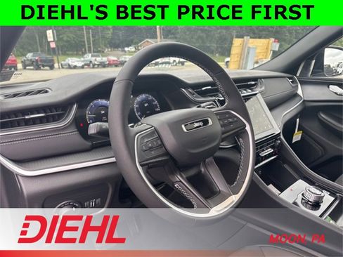 New 2025 Jeep Grand Cherokee L Altitude image 19