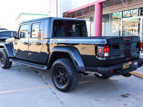 Used 2023 Jeep Gladiator Willys image 6