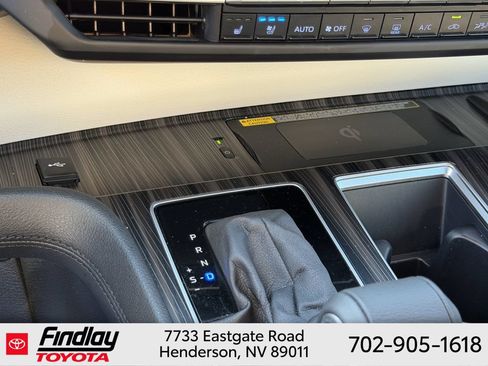 Certified 2023 Toyota Sienna Platinum FWD image 27