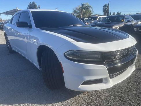 Used 2019 Dodge Charger SXT w/ Blacktop Package image 4