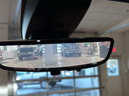 Used 2022 Chevrolet Suburban High Country image 39