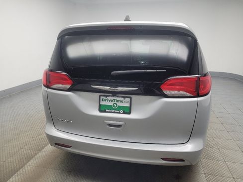 Used 2024 Chrysler Voyager LX FWD image 7