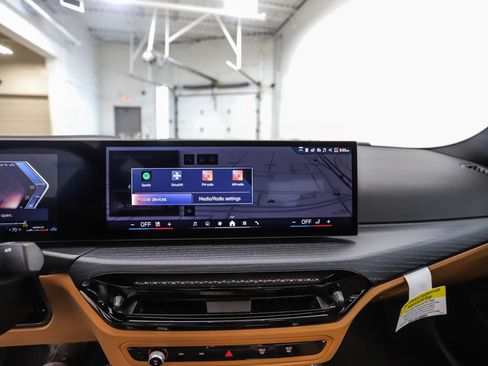 Used 2025 BMW 330i xDrive Sedan w/ Premium Package image 16