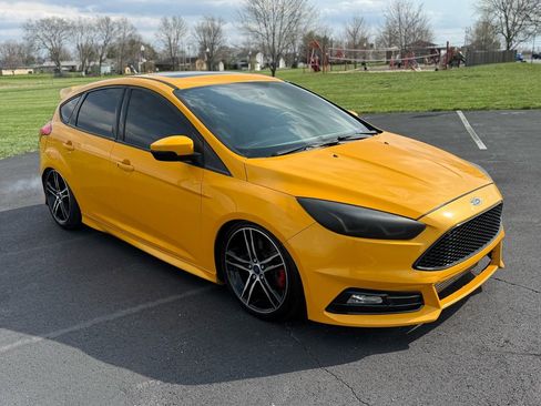 Used 2016 Ford Focus ST image 3