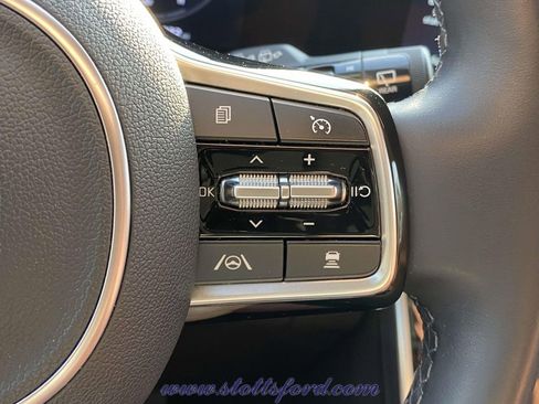 Used 2024 Kia Carnival SX Prestige image 23