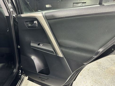 Used 2015 Toyota RAV4 LE AWD/4WD image 30