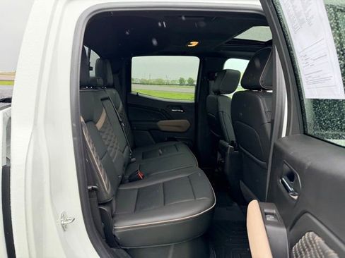 Used 2025 GMC Canyon Denali AWD/4WD image 9