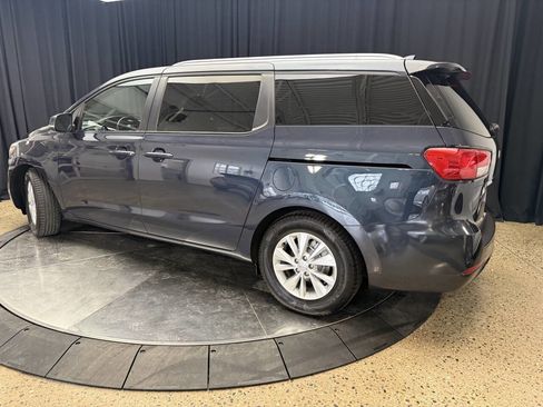 Used 2017 Kia Sedona LX w/ LX Essentials Premium Package image 5