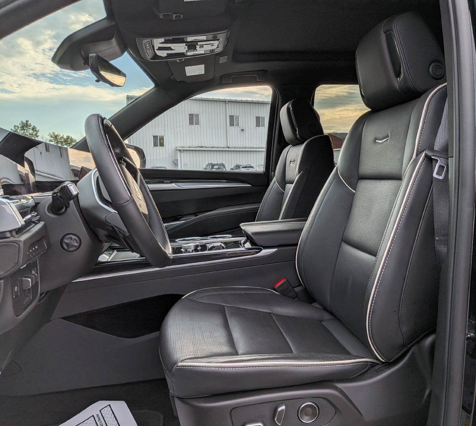 Used 2026 Cadillac Escalade Sport AWD/4WD image 11