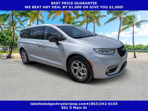 Used 2024 Chrysler Pacifica Limited image 1