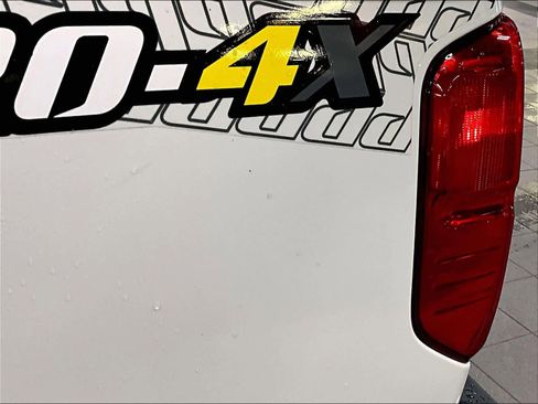 Used 2018 Nissan Frontier PRO-4X image 34