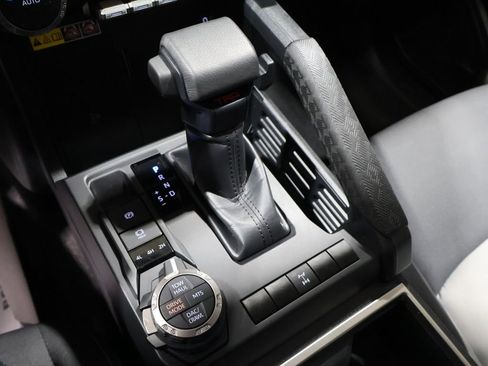 Used 2024 Toyota Tacoma TRD Off-Road image 31