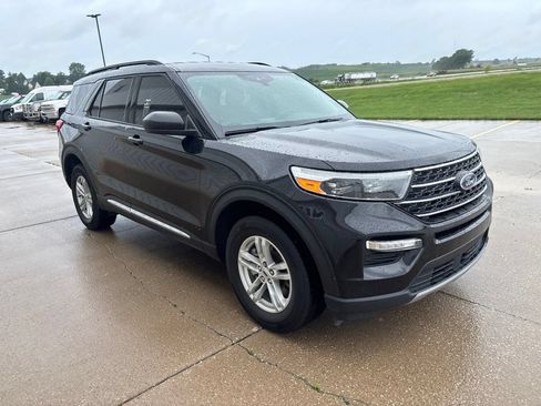 Used 2024 Ford Explorer XLT w/ Equipment Group 202A AWD/4WD image 3