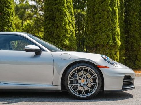Used 2025 Porsche 911 Carrera RWD image 14